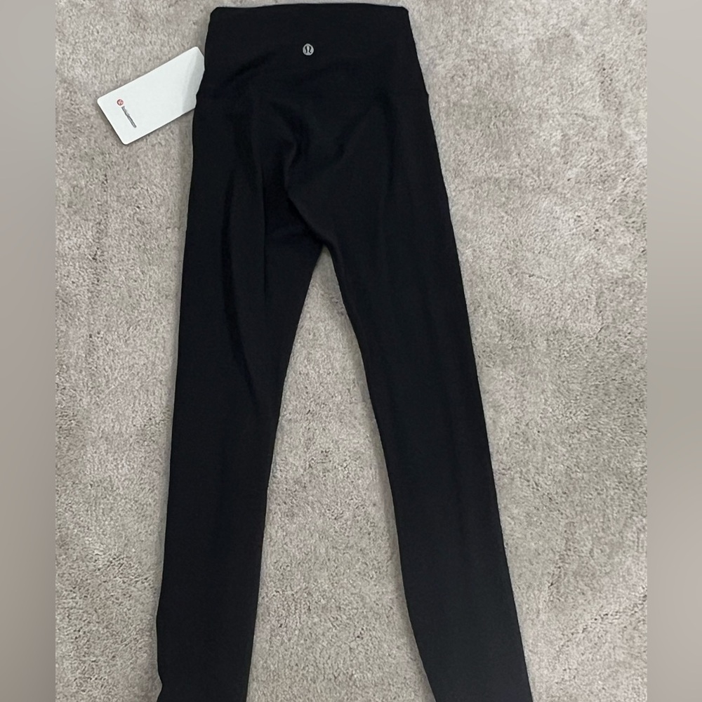 BNWT Lululemon Wunder Train HR Tight 28” in black, Size 4